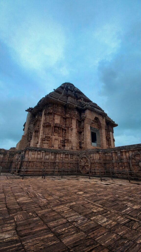 Bharatnatyam and Temple Architecture: A Fascinating Cosmic Relation Bhar Bharatnatyam,Temple Architecture in India,vastu shastra,Classical dance,dance posture
