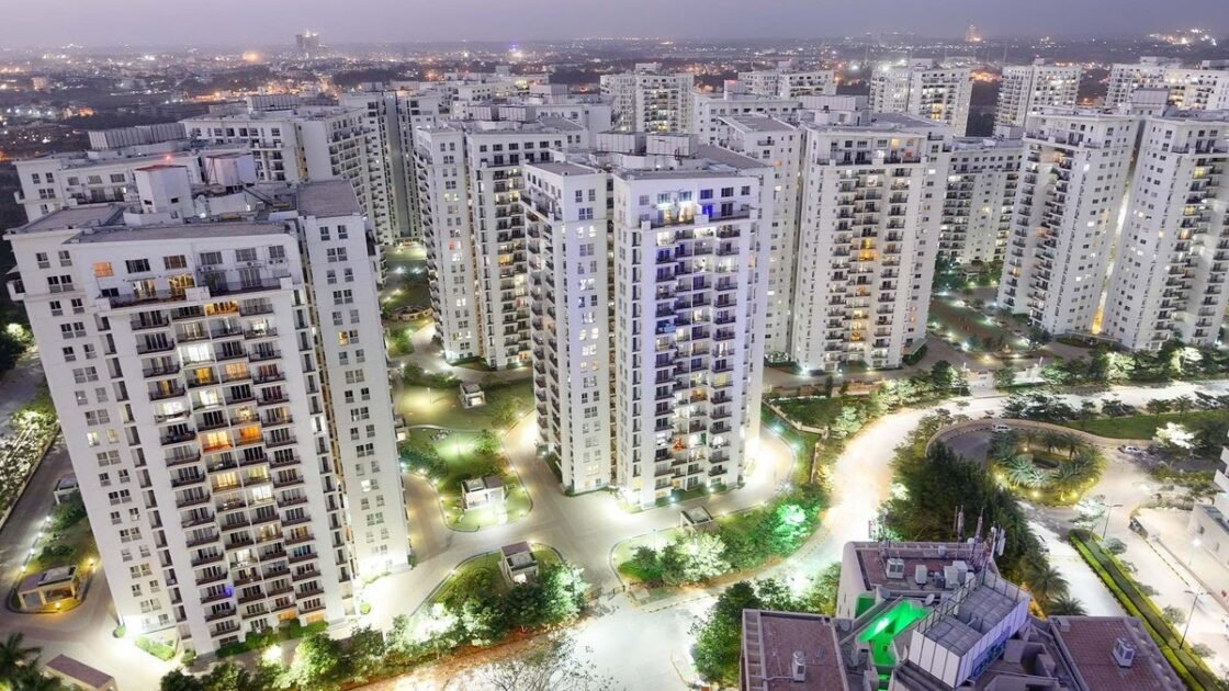 View of Luxurious Apartment Complex: Everything To Know About Luxury House ...
