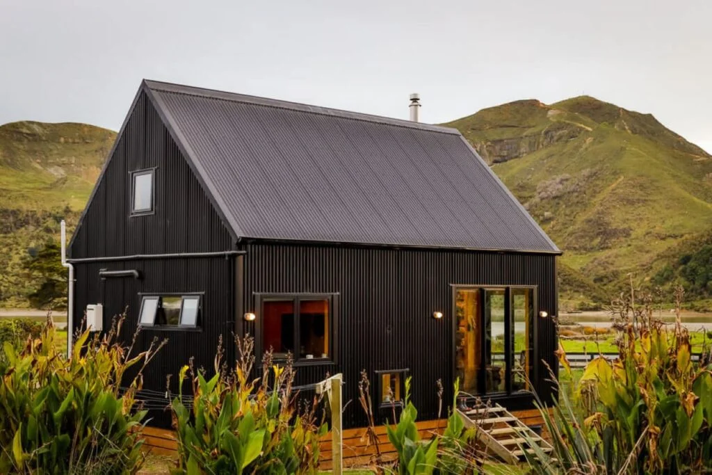8 Breathtaking Modern Cabin Houses examples-Living Off the Grid Black Cabin House
