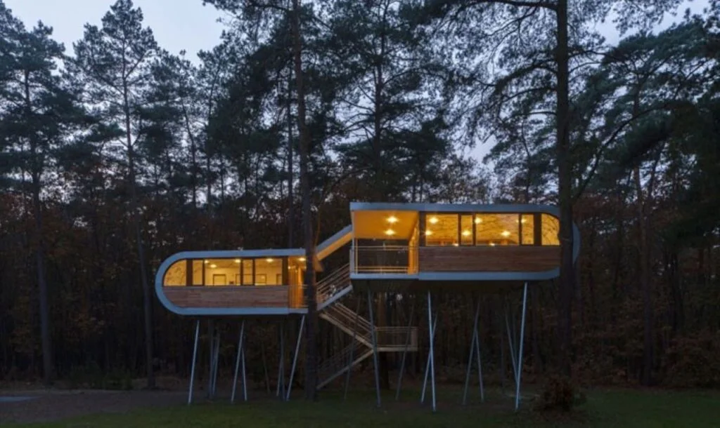 8 Breathtaking Modern Cabin Houses examples-Living Off the Grid The TreeHouse by Baumraum