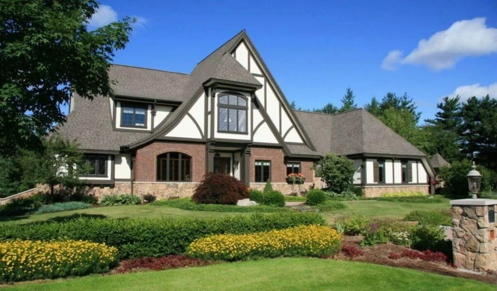 Interesting Peep into a Tudor House Design: An Off-Grid Experience Common Characteristics of Tudor House Built by the Rich