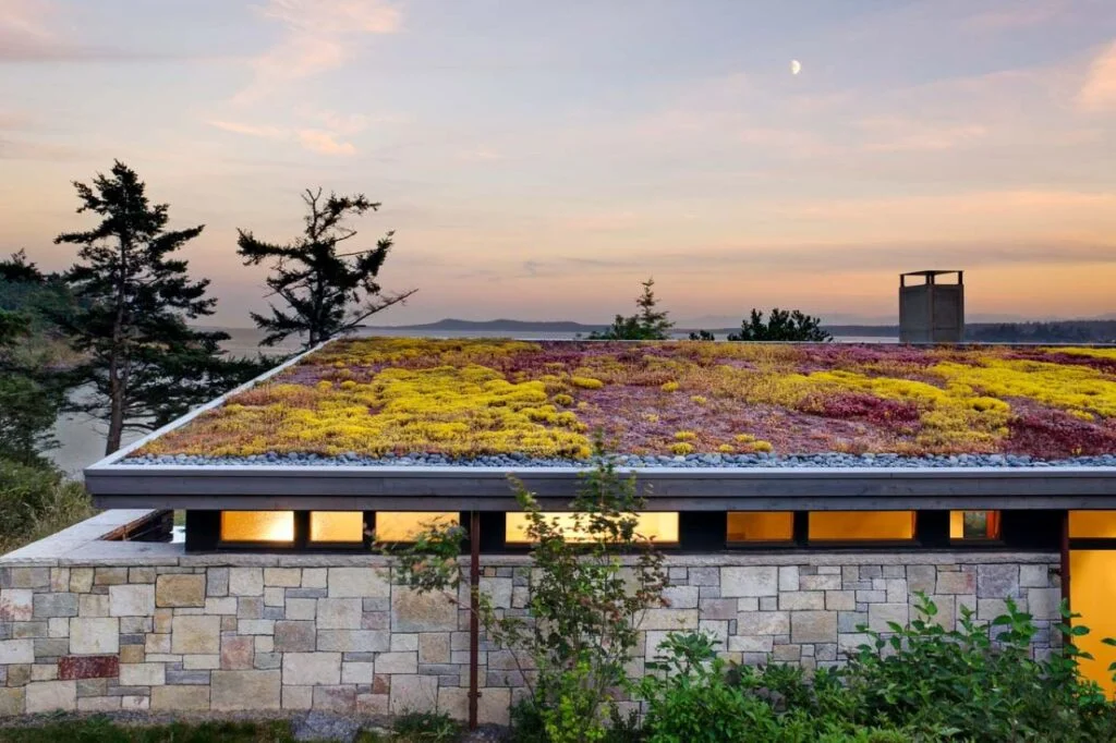 8 Breathtaking Modern Cabin Houses examples-Living Off the Grid North Bay Residence, San Juan Island