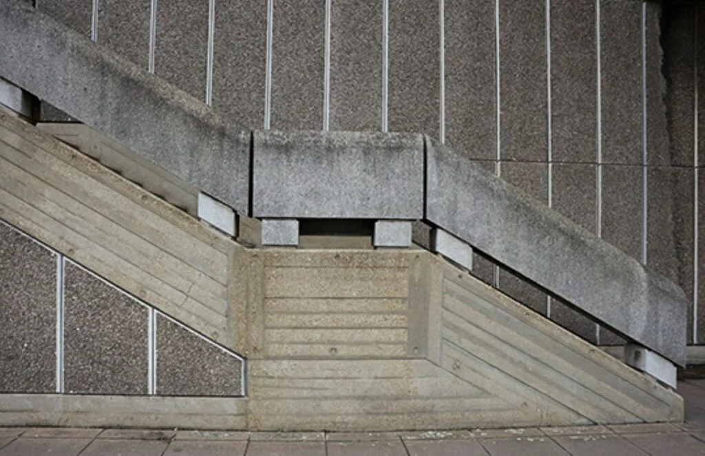 Rough surfaces in Brutalism