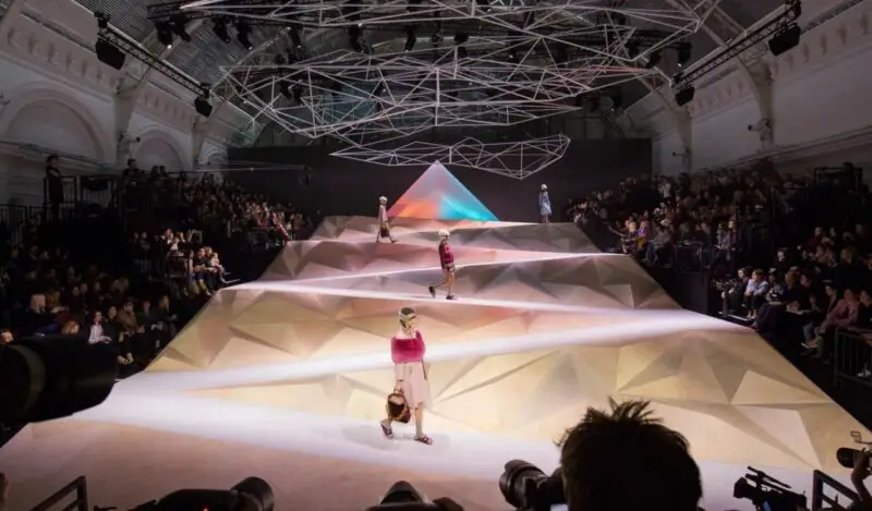 Runway Set Design: Fascinating Transformation Of Ideas Into Art | The ...