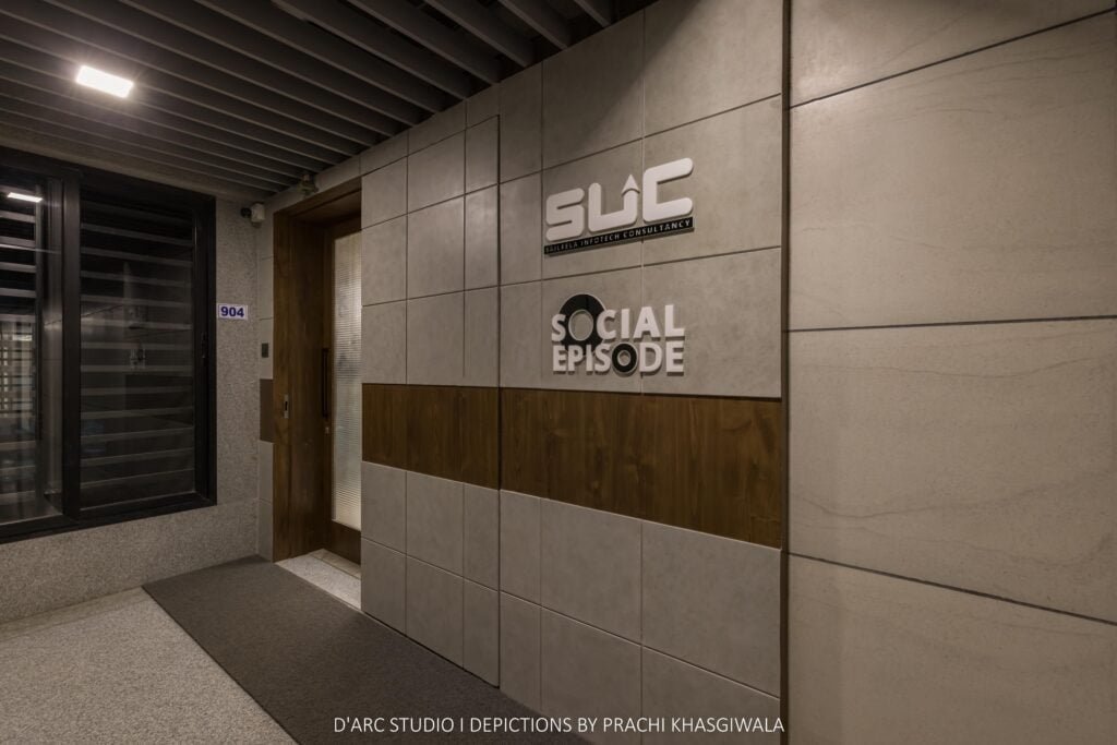 Interior Design Project by D'arc Studio: The Workstudio Interior Design Project by D'arc Studio: The Workstudio Design FirmD'arc studioCompletion YearJune 2022Gross Built Area1040 sq ftProject LocationSurat, GujaratBuilding FunctionInterior DesignLead ArchitectsAr. Aakruti JohariPhotography CreditsPrachi Khasgiwala D'arc studio,Workstudio,design