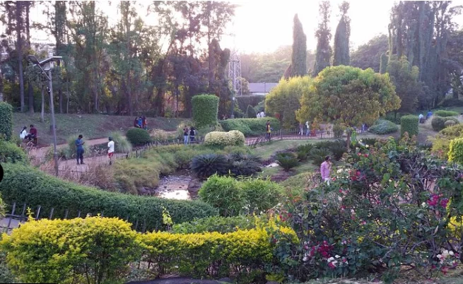 Exploring the City's Vibrant Parks: Pune's Urban Nature Wonders Pune is also home to some of the most beautiful gardens and parks. These areas of natural beauty provide a much-needed respite from the hustle and bustle of city life and are a great spot for locals and tourists alike to recharge and relax. From sprawling botanical gardens to tranquil zen gardens, Pune has something to offer every visitor.&nbsp; Parks