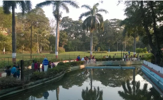 Exploring the City's Vibrant Parks: Pune's Urban Nature Wonders Pune is also home to some of the most beautiful gardens and parks. These areas of natural beauty provide a much-needed respite from the hustle and bustle of city life and are a great spot for locals and tourists alike to recharge and relax. From sprawling botanical gardens to tranquil zen gardens, Pune has something to offer every visitor.&nbsp; Parks