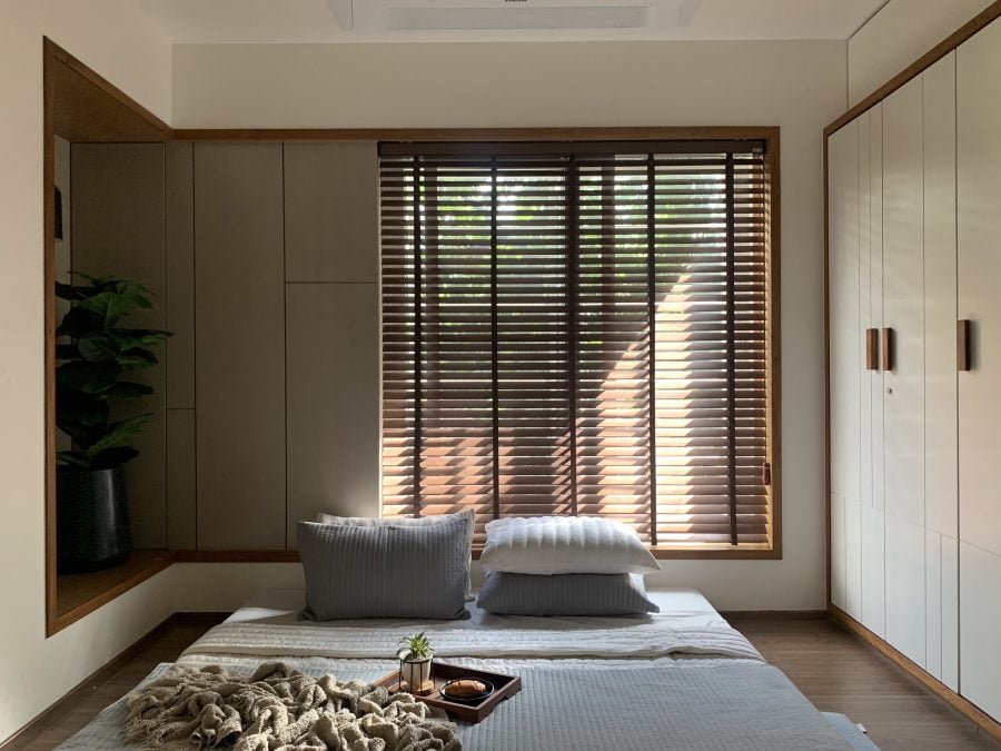 Khetan House, Pune: An Intelligent Mix of Elegance, Minimalism, and Traditional Elements Khetan House, Pune: An Intelligent Mix of Elegance, Minimalism, and Traditional Elements Khetan House 301 is nestled in the heart of Pune city. The 4BHK living space is designed for a family of 6 individuals, Shreya (the co-designer/architect of the project), her parents, elder sister and grandparents. The family wanted a house that was spacious, airy and well lit. They envisioned their living space to feel warm, minimal and humble with contemporary Indian features. Khetan house